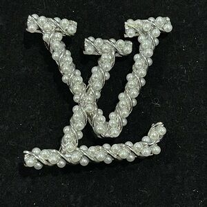 Fashion Jewelry Stamped Pearl-Studded Brooch